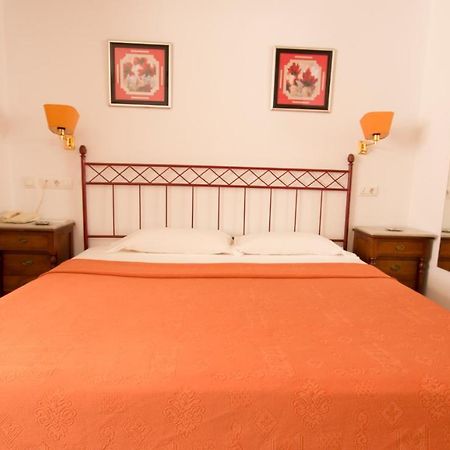 Hostal Nueva Andalucia Alcala de Guadaira Exterior photo