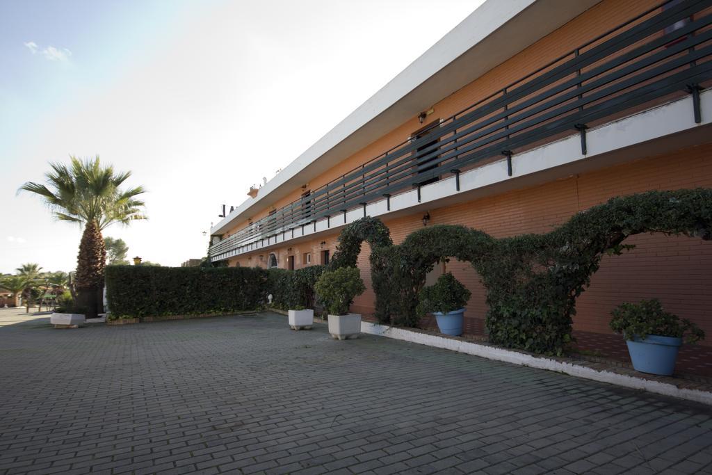Hostal Nueva Andalucia Alcala de Guadaira Exterior photo
