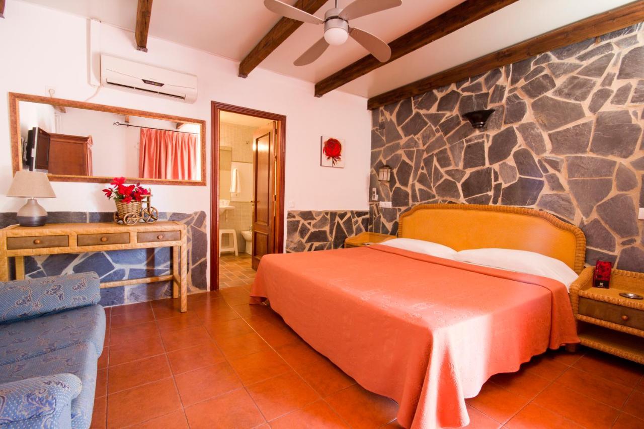 Hostal Nueva Andalucia Alcala de Guadaira Exterior photo