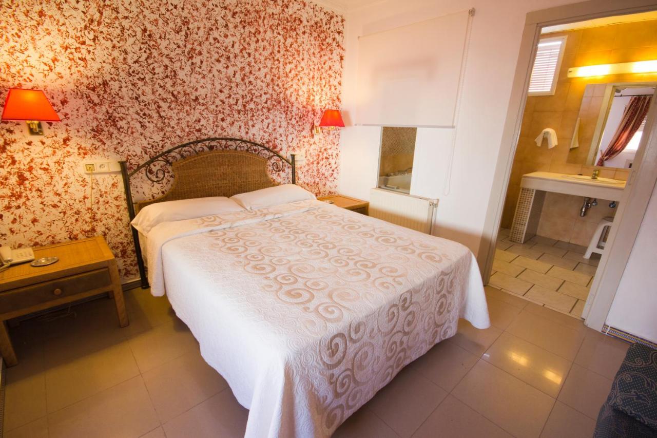 Hostal Nueva Andalucia Alcala de Guadaira Exterior photo