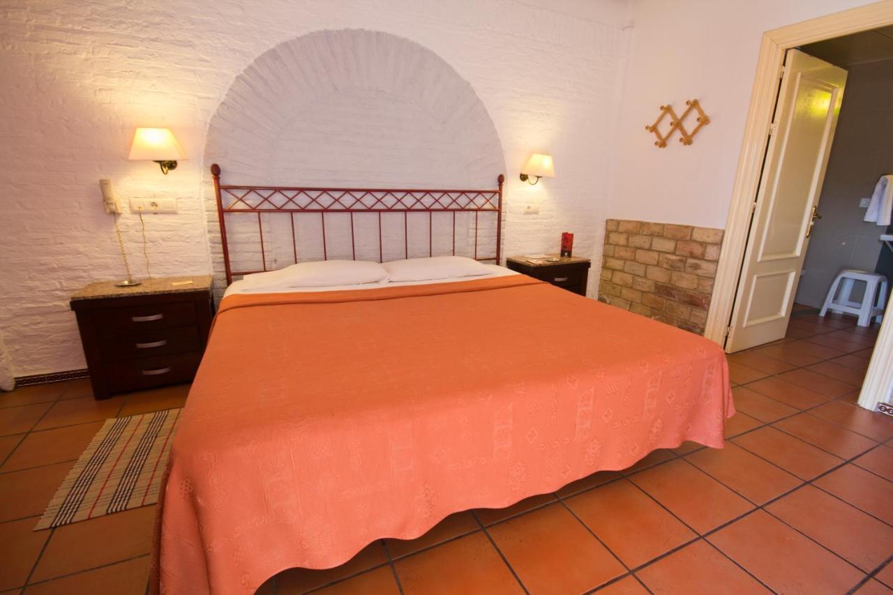 Hostal Nueva Andalucia Alcala de Guadaira Exterior photo